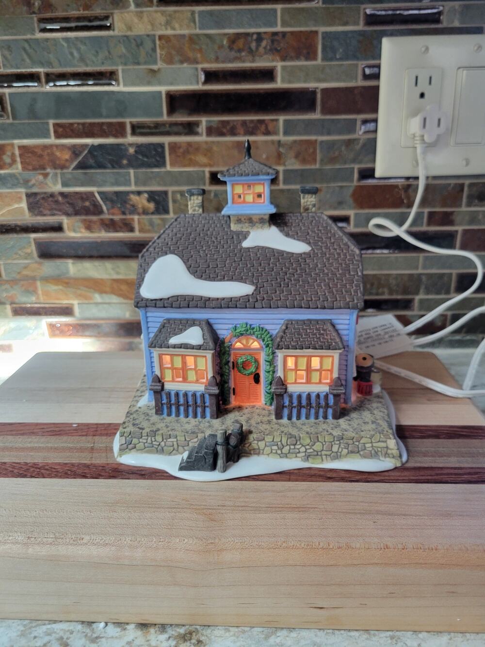 Dept 56 Chowder House 56571 New England Village Christmas Lighted House